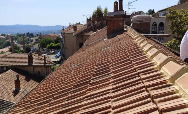 Renfort du faîtage de toiture de résidence à Grasse, Vence, Artisan Janselme