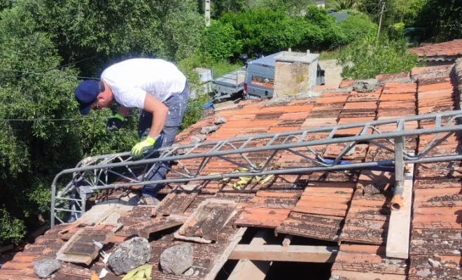 installation monte matériaux couverture toiture Tourrettes-sur-Loup artisan Janselme 